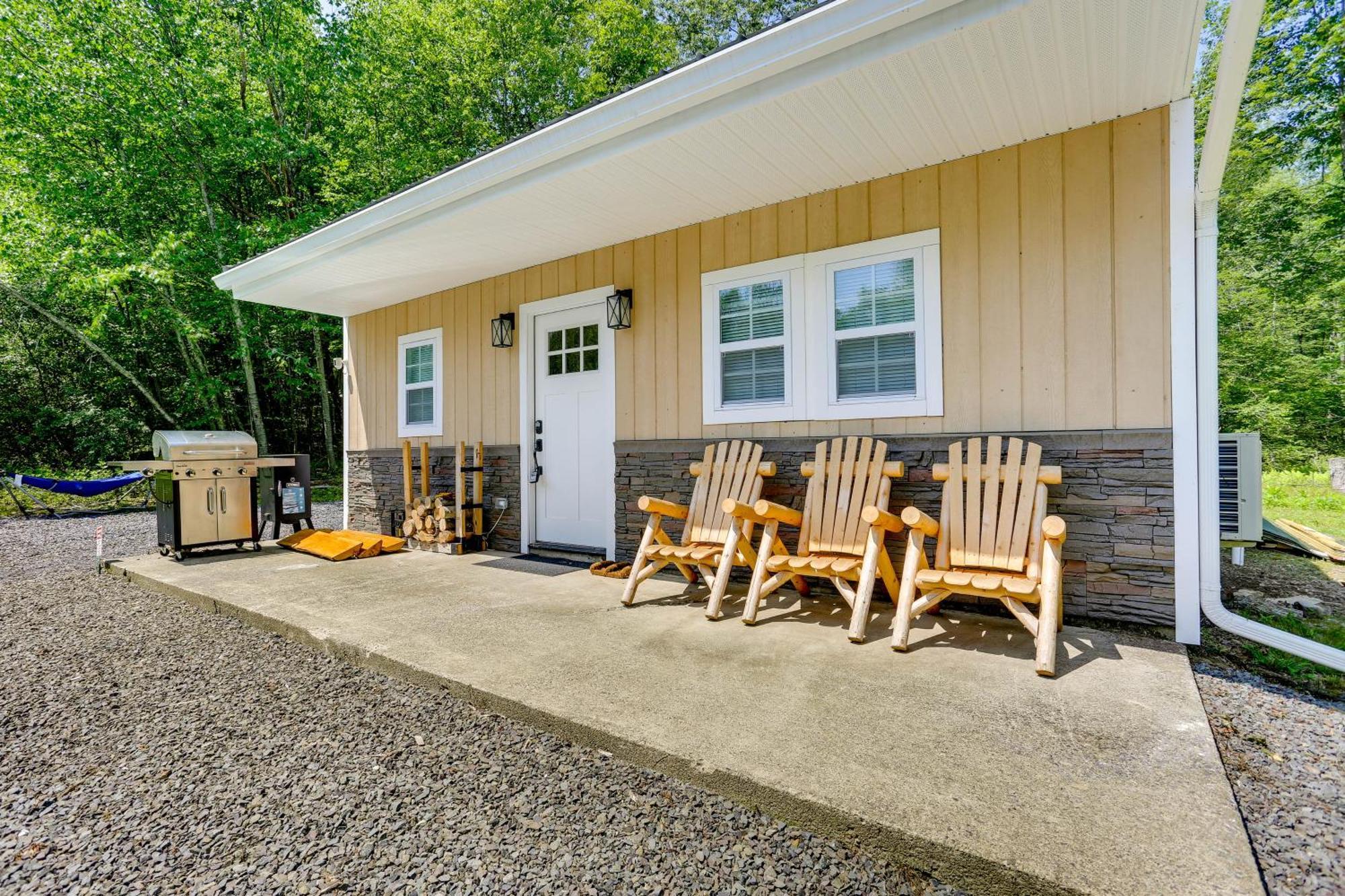 Secluded Poconos Cabin With Fire Pit On 75 Acres! East Stroudsburg Εξωτερικό φωτογραφία