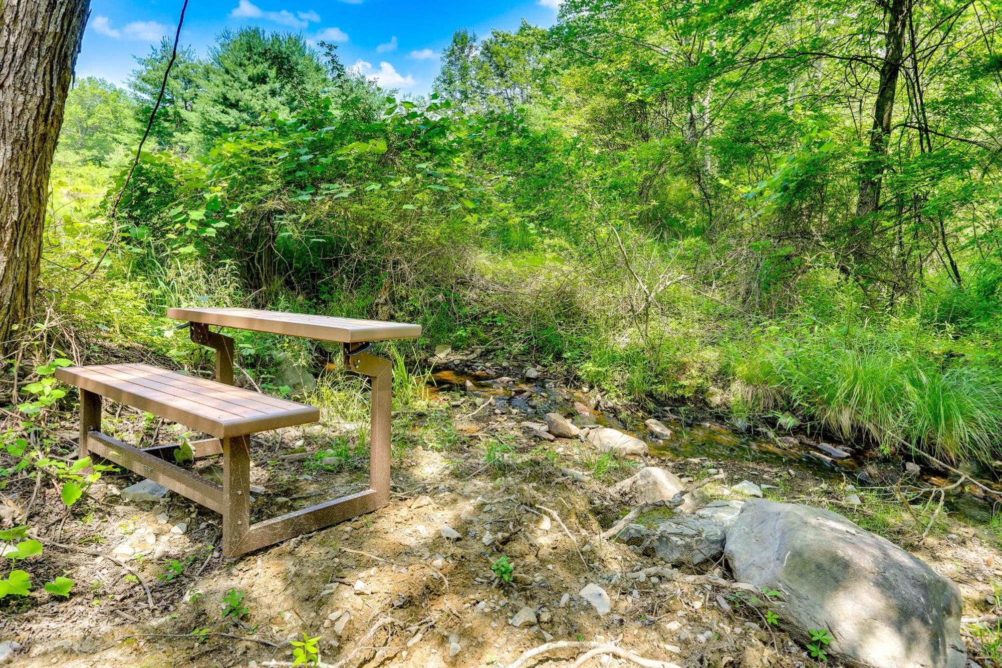 Secluded Poconos Cabin With Fire Pit On 75 Acres! East Stroudsburg Εξωτερικό φωτογραφία
