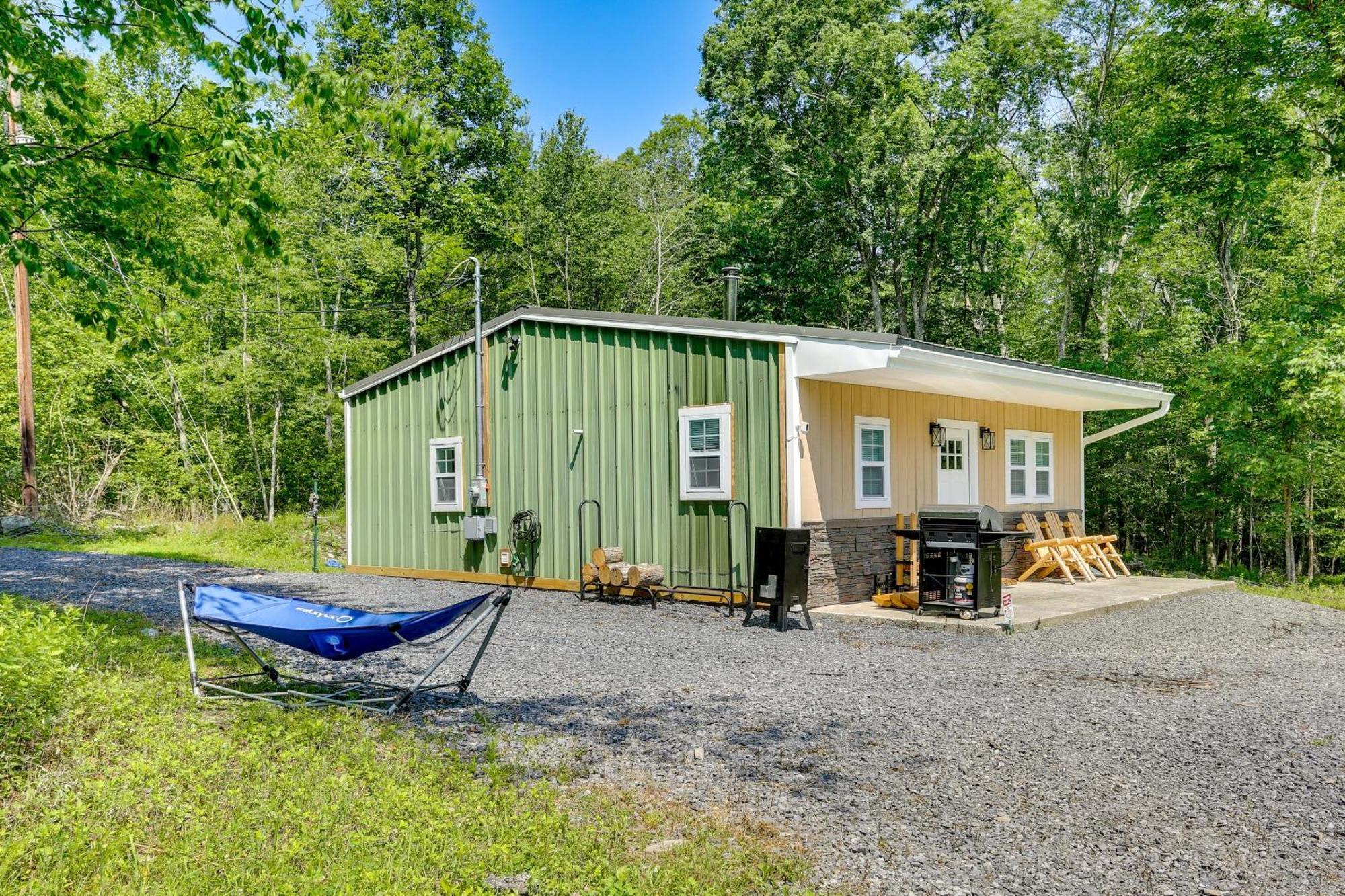 Secluded Poconos Cabin With Fire Pit On 75 Acres! East Stroudsburg Εξωτερικό φωτογραφία