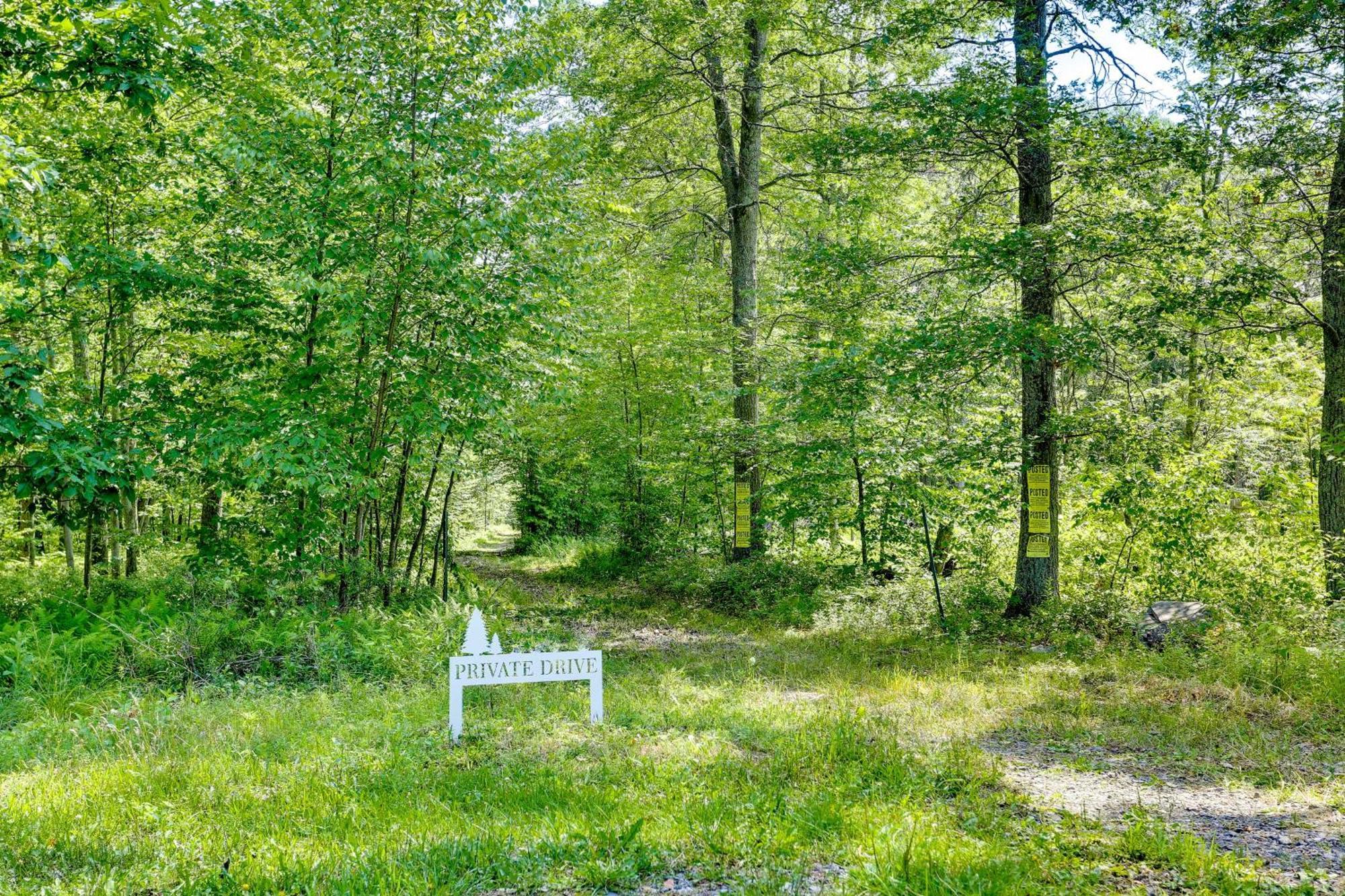 Secluded Poconos Cabin With Fire Pit On 75 Acres! East Stroudsburg Εξωτερικό φωτογραφία